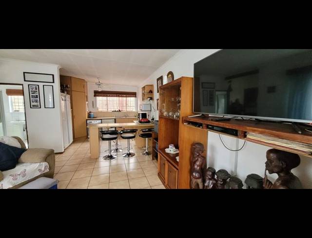 3 BEDROOM HOUSE FOR SALE IN FLORENTIA
